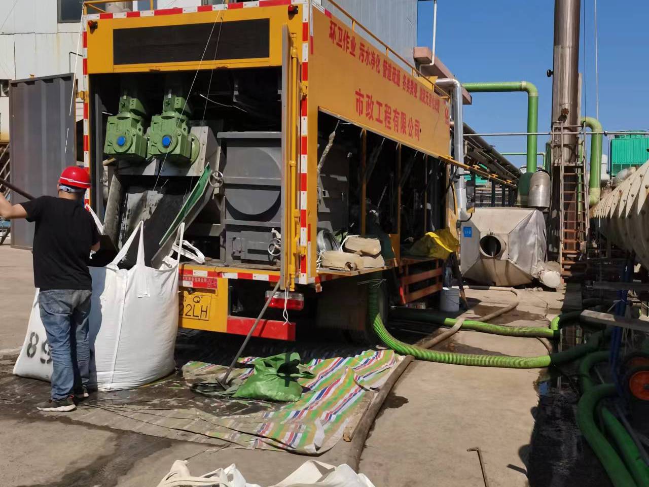 迎泽淤泥压干处理